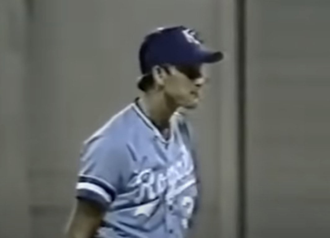 Image of Bret Saberhagen, showcasing his performance overlooked for MVP honors.